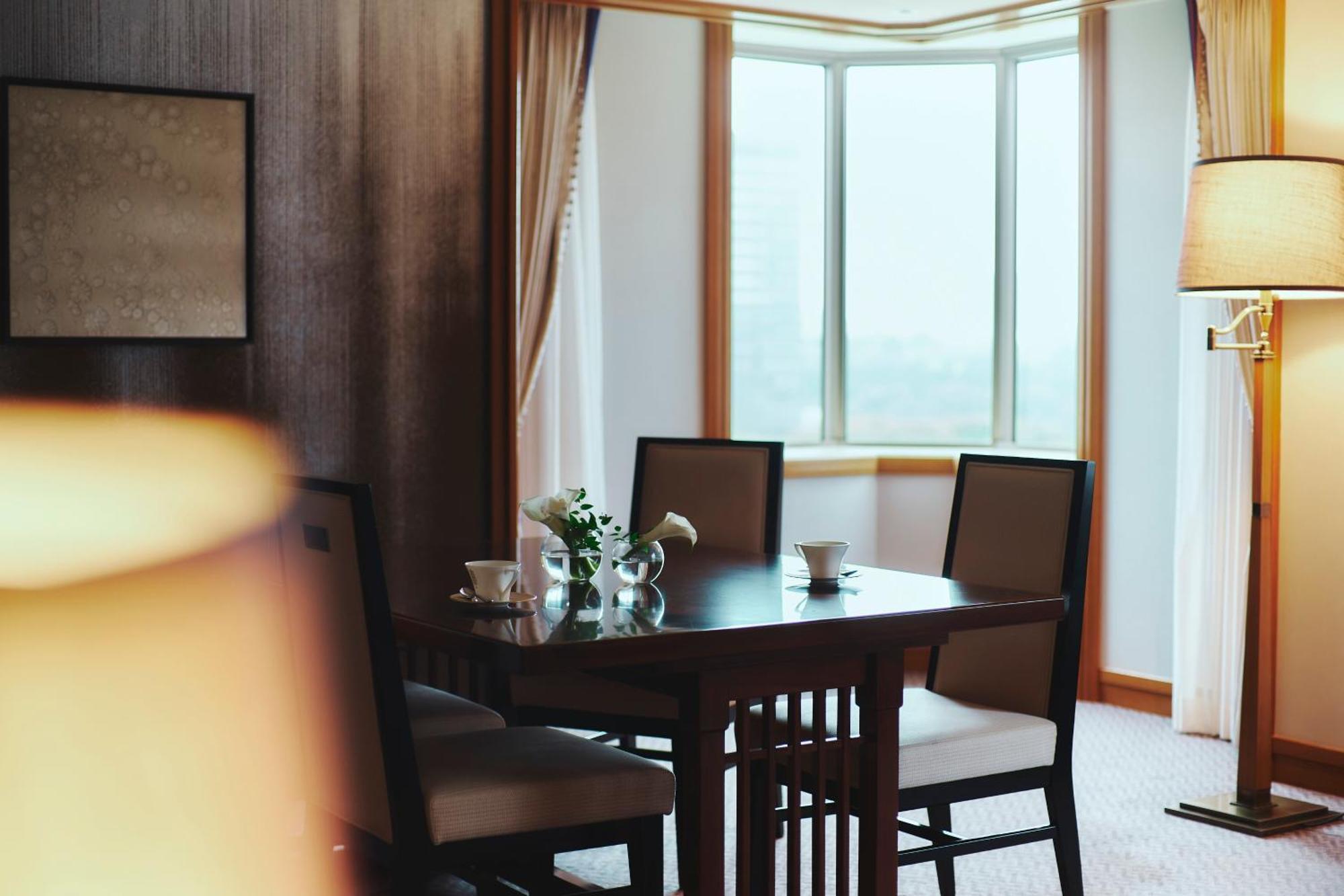 Imperial Hotel Tokyo Exterior photo A table and chairs in a hotel room